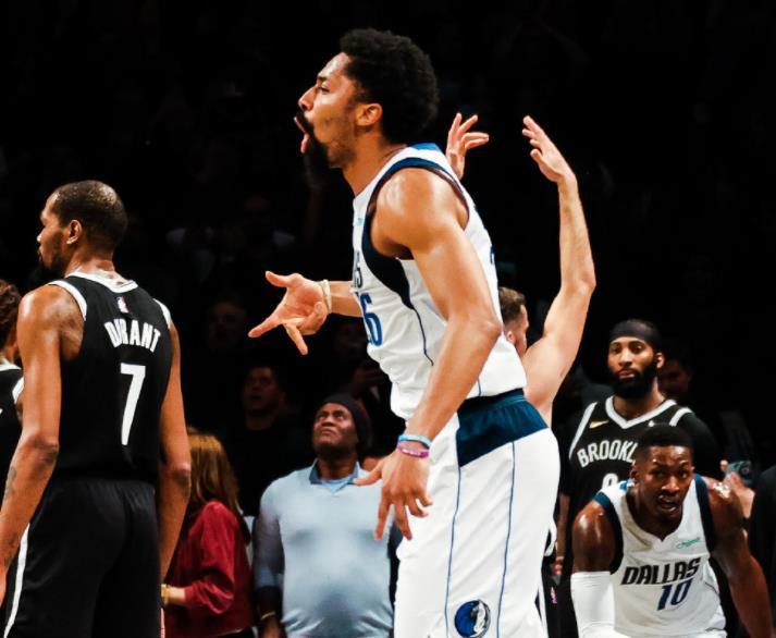  东契奇绝杀助独行侠抢七  