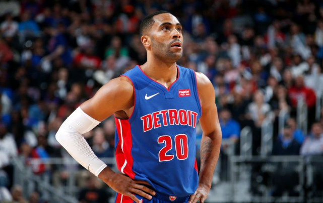  尼克斯亿元续约兰德尔引争议  